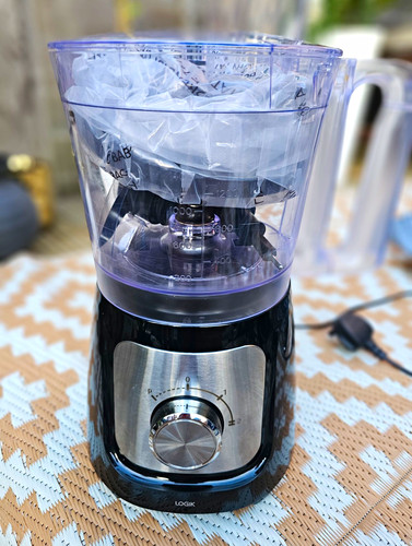 Logik food processor - food,